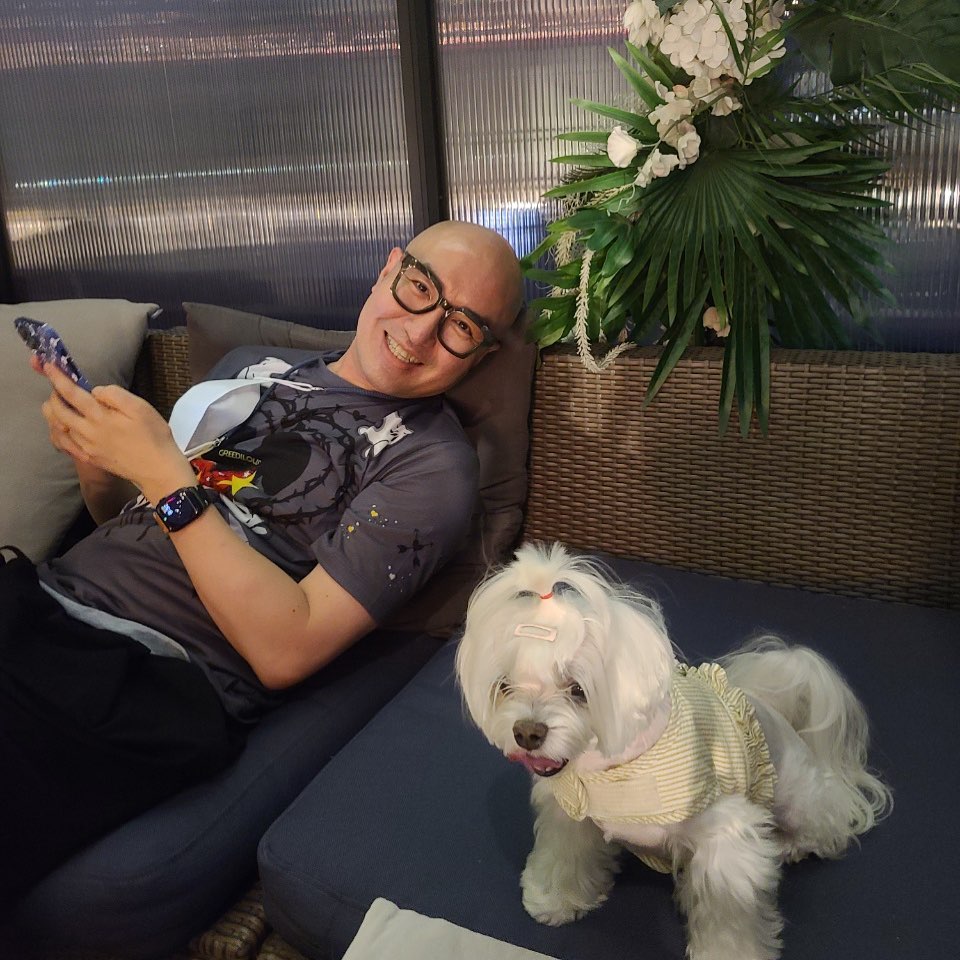 洪錫天幽默地以自己的光頭寸網民無聊。