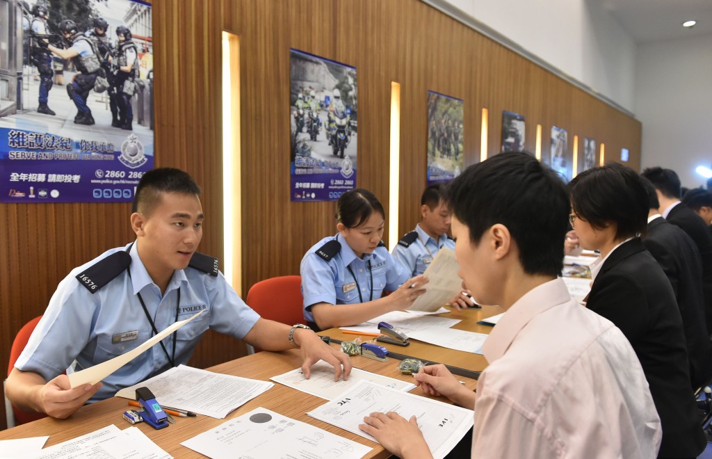 警隊不時舉辦「警察招募日」，期間會招募有意投考輔警警員的市民。