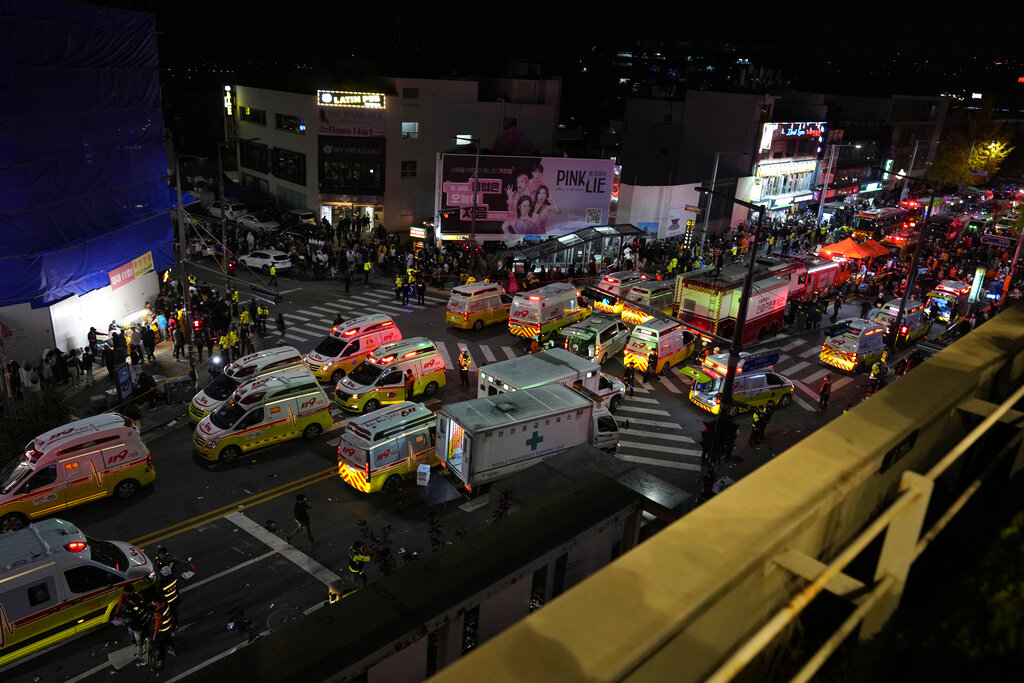 南韓首爾市梨泰院上周六（10月29日）大規模人踩人事故。AP資料圖片