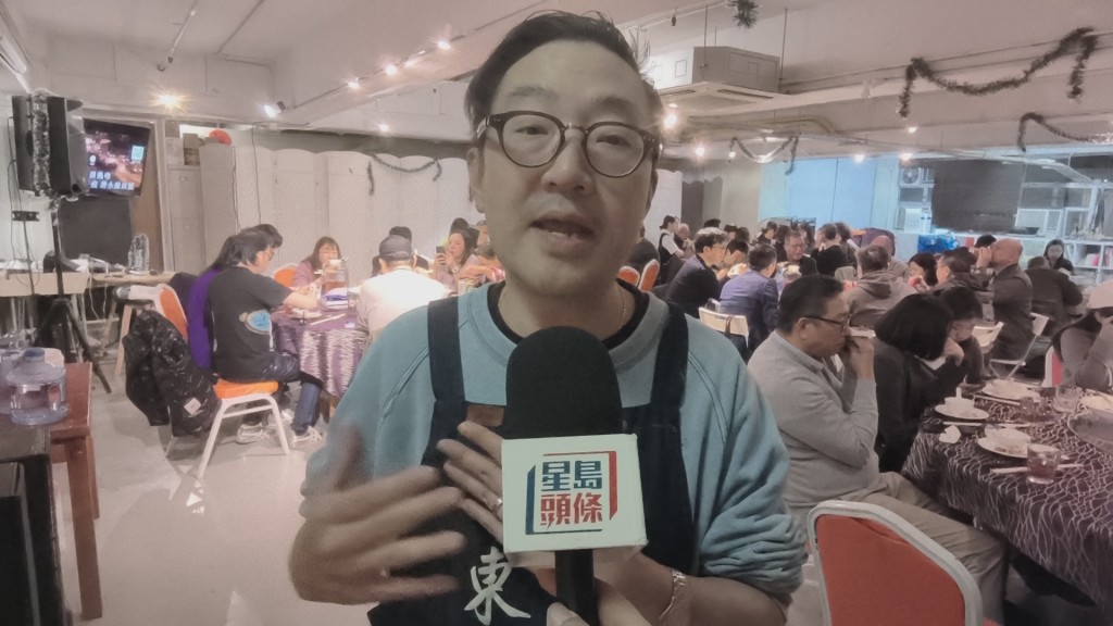 姚先生向记者表示，今晚有超过70人到场支持。黄文威摄