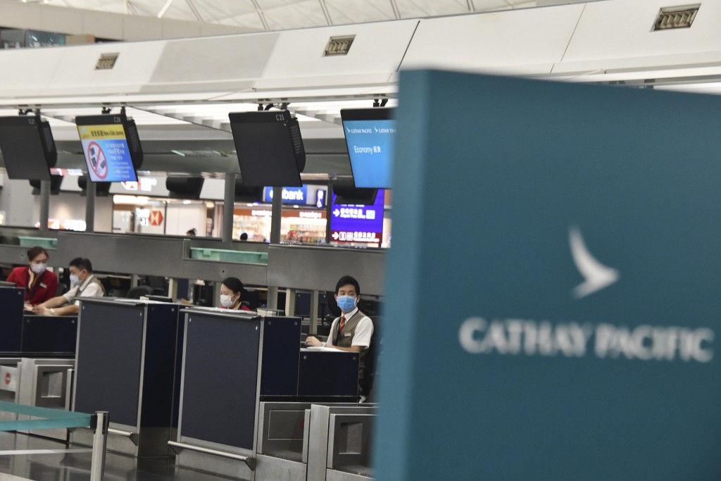 国泰透露客运在谷底再滑落，重组可就说是不可避免。资料图片