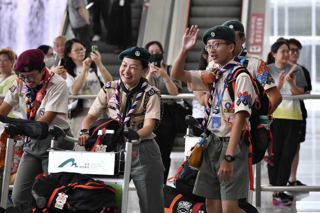 參加世界童軍大露營的香港童軍返港，表現興奮。陳極彰攝