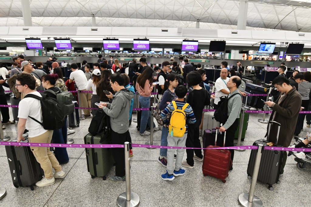 农历新年假期间大批市民出外旅游。资料图片