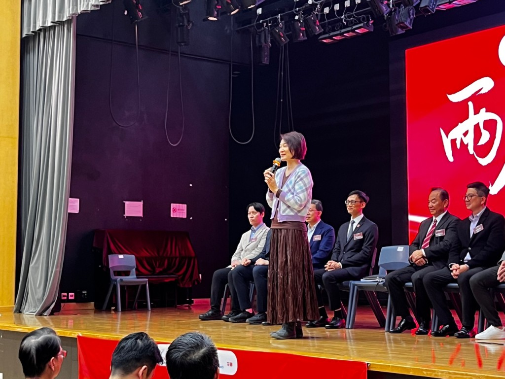 李慧琼以「高效、高速」形容今屆全國人大代表會議，期間完成7項議程審議，成效顯著。