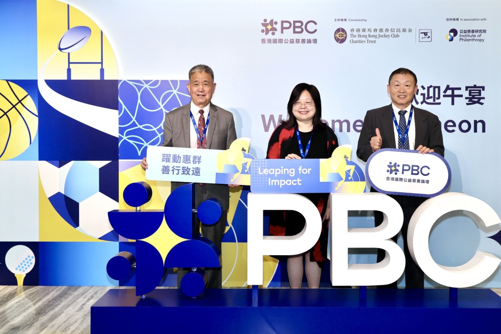 北京師範大學中國公益研究院創始院長王振耀（左）；清華大學公共管理學院教授、公益慈善研究院創院院長王名（右）；以及北京大學法學院副教授金錦萍（中）將為2026 香港國際公益慈善論壇實踐匯談環節「中國公益慈善生態新格局：透視企業、家族與跨境協作的變革」擔任演講嘉賓。