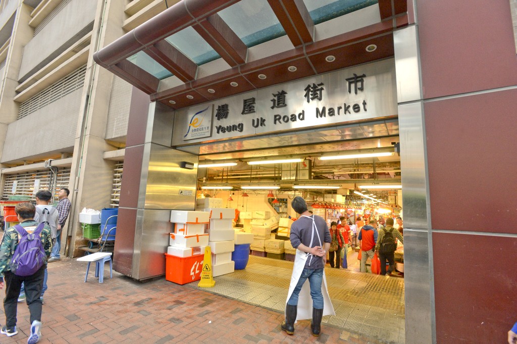 有網民在臉書群組發帖，大呻在荃灣楊屋道街市一家海鮮檔買蟶子被呃秤經過。