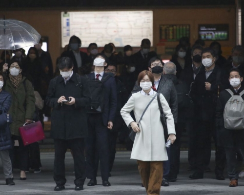 日本東京都去年11月中至上月底期間，保健所漏報了800多宗新冠肺炎確診個案。AP圖片