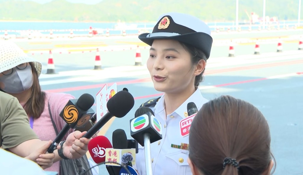 周淼英接受訪指欣賞到香港的晚霞,覺得很漂亮。 周淼英接受訪指欣賞到香港的晚霞,覺得很漂亮。