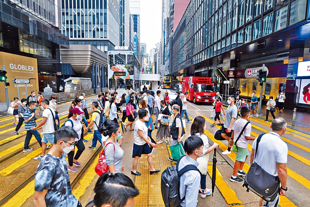 今年上半年本港強積金回報下跌百分之十二點九六，為強積金成立以來最差。