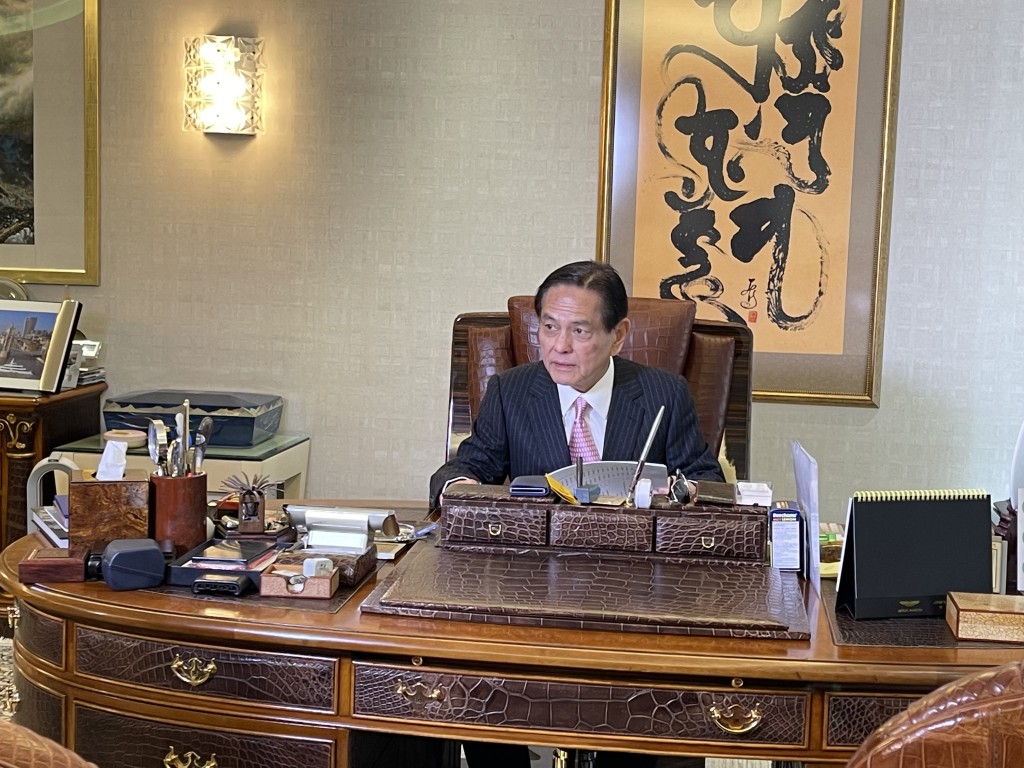 他提到若知道化療會如此辛苦,寧願「被刀斬一下」。 他提到若知道化療會如此辛苦,寧願「被刀斬一下」。