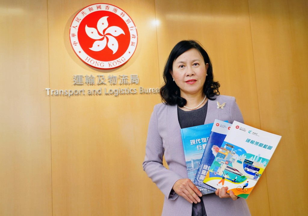 運輸及物流局今年2月公布《運輸策略藍圖》，以「落實以人為本、強化內聯外通、促進高效出行、擁抱綠色生活」為願景，勾劃未來二十多年的交通運輸策略。