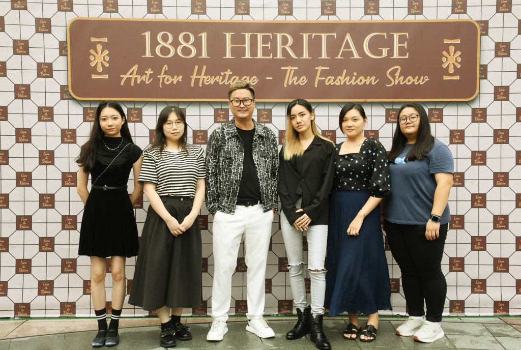 另一重头戏是由香港星级设计师Dorian Ho（左三）及5位年轻设计师的作品担纲的时装表演。