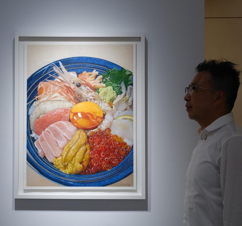 由鄧梓俊創作的魚生丼飯畫作《Greedy》令不少觀眾看得垂涎三尺。（圖片來源：Instagram@enderswong）