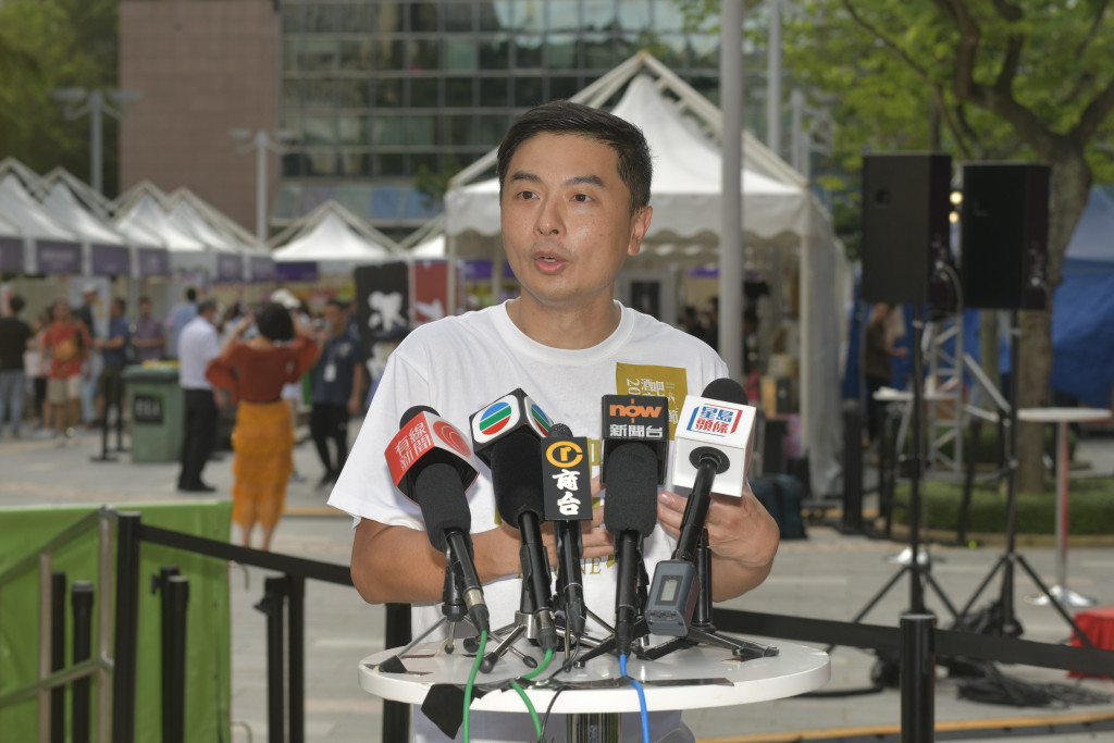 錢雋永表示希望市民及遊客可以盡情吃喝玩樂，同時推廣香港酒吧文化。陳浩元攝