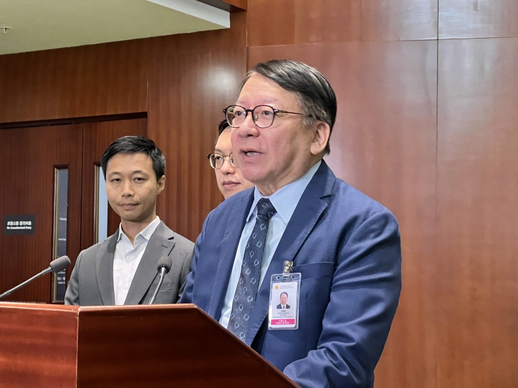 陳國基表示,截至今年6月底,各項人才入境計劃一共接獲近50萬份的申請,當中33萬宗已獲批准。郭詠欣攝 陳國基表示,截至今年6月底,各項人才入境計劃一共接獲近50萬份的申請,當中33萬宗已獲批准。郭詠欣攝