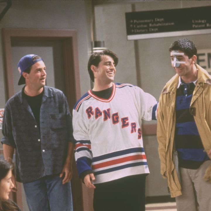 劇中，馬修派利（左）與「Joey」麥利邦、「Ross」大衛舒威馬是好兄弟。