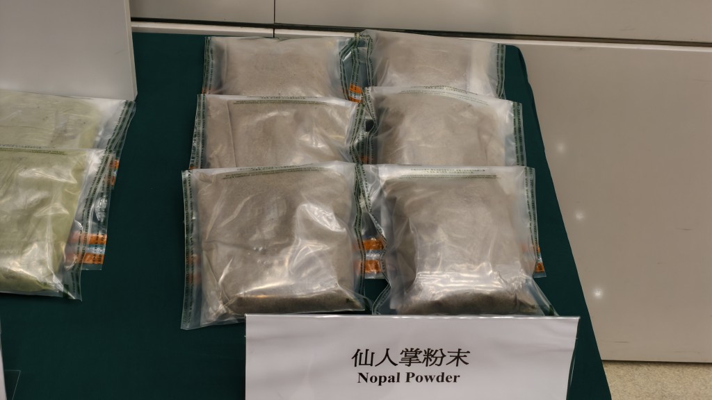 海關檢獲約2公斤懷疑冰毒,估計市值約110萬元。 海關檢獲約2公斤懷疑冰毒,估計市值約110萬元。