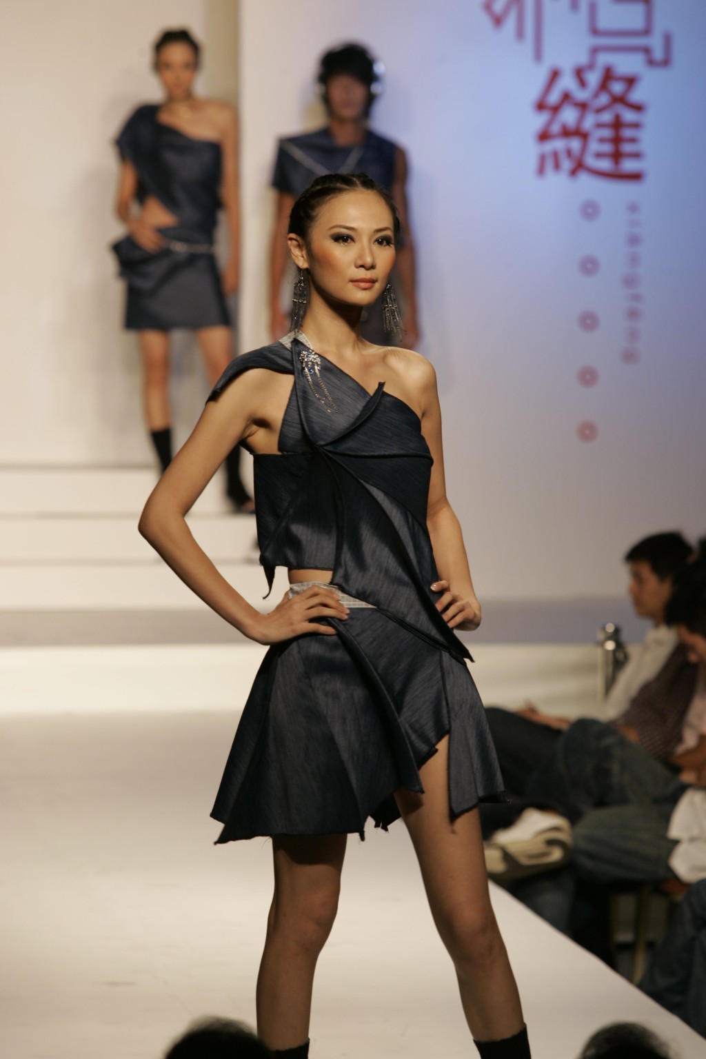 周倩圯2000年代活跃于香港时尚圈。