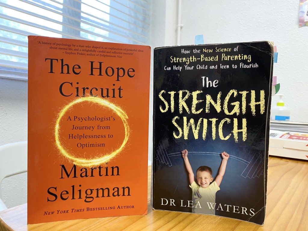 Lea Waters的《The Strength Switch》以及M.Seligman《The Hope Circuit》是影響葉淑婷辦學精神的著作，她認同教育應從加強學生強項發揮，令他們感自信及幸福感才重要。（受訪者提供）