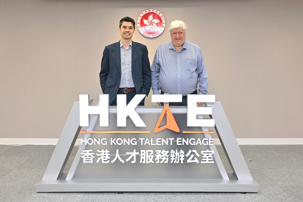 左起：萊坊大中華區首席營運總監洪志偉博士（Dr. Travis Huggins）、香港網絡安全高峰會籌備委員會主席莊士敦（Dale Johnstone）。