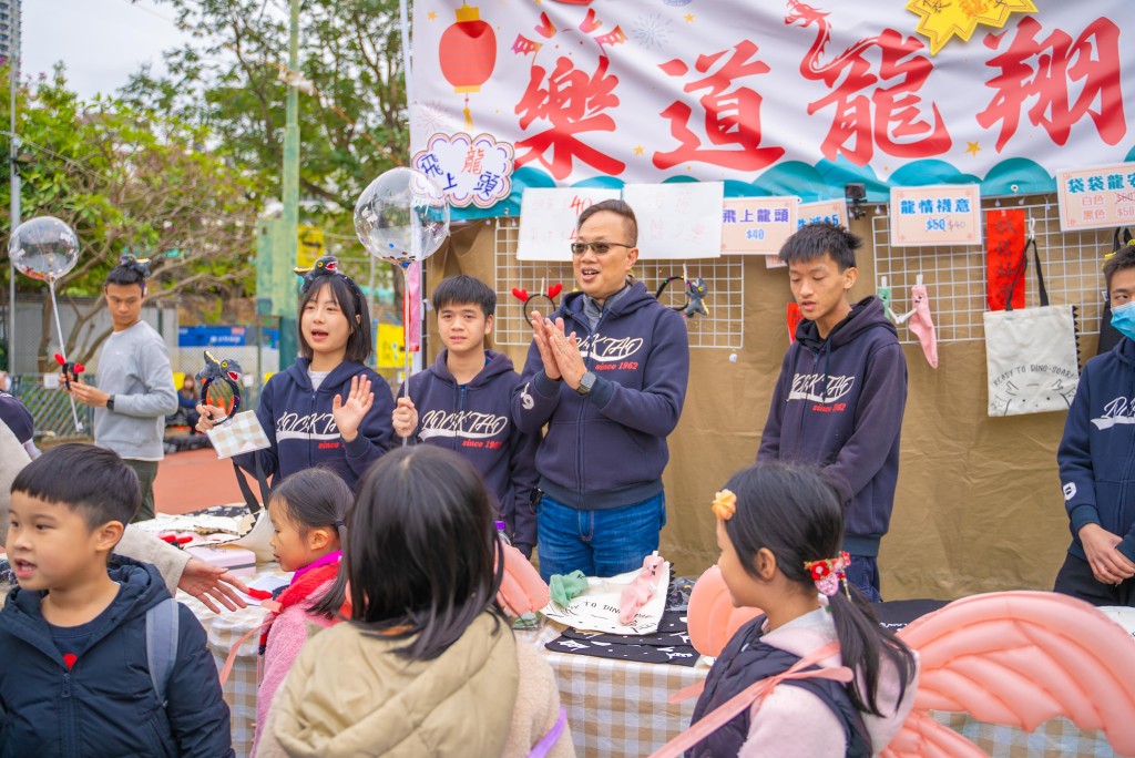 王志偉校長與同學一起感受營商實況