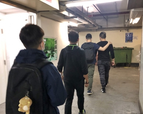 警方多次在觀塘工廈掃蕩違規經營的派對房間。 資料圖片