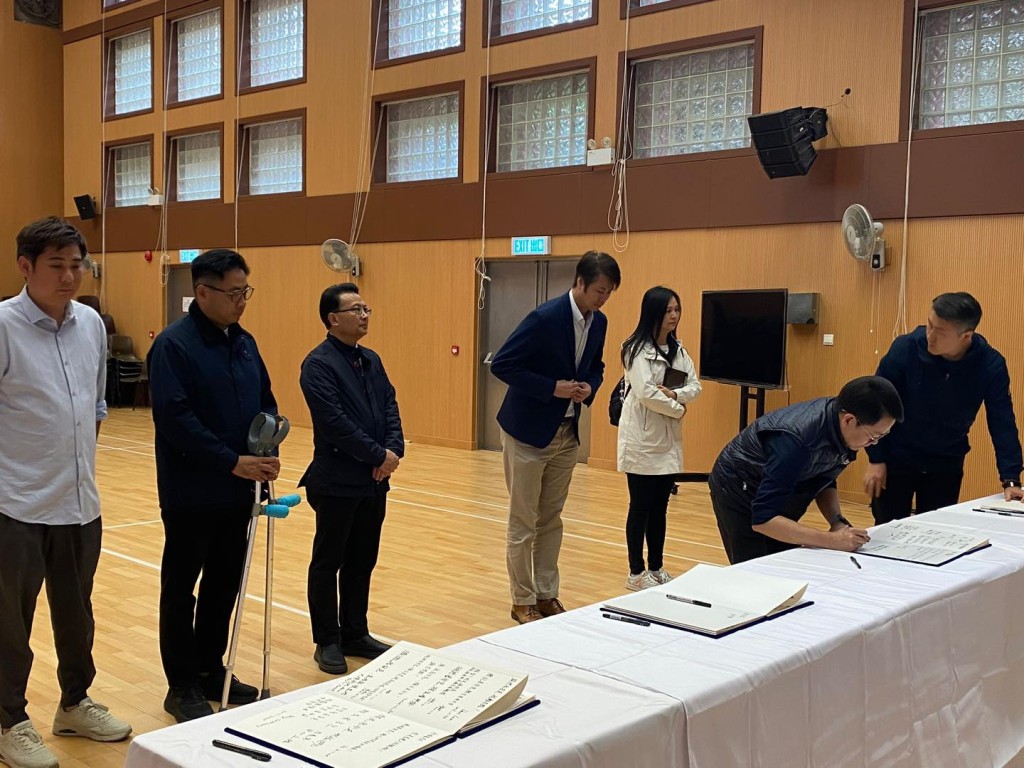 民建聯主席陳克勤、副主席陳勇、秘書長葉傲冬、執行委員何俊賢、大埔支部主席胡綽謙及北區支部主席姚銘,今午亦到大埔弔唁處。民建聯FB 民建聯主席陳克勤、副主席陳勇、秘書長葉傲冬、執行委員何俊賢、大埔支部主席胡綽謙及北區支部主席姚銘,今午亦到大埔弔唁處。民建聯FB