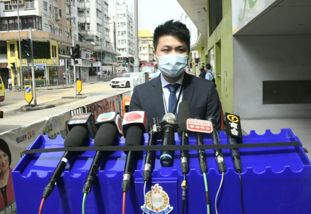 九龙城警区刑事调查队第七队主管陈智超督察讲述案情。杨永亨摄