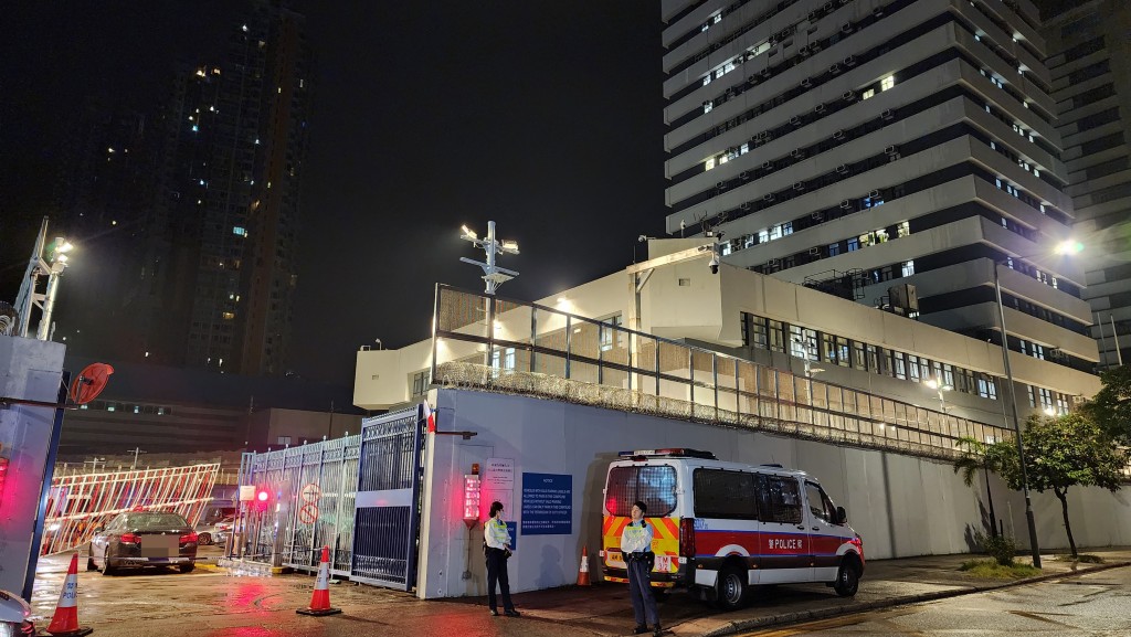 現場為屯門警署近震寰路的車閘。 現場為屯門警署近震寰路的車閘。