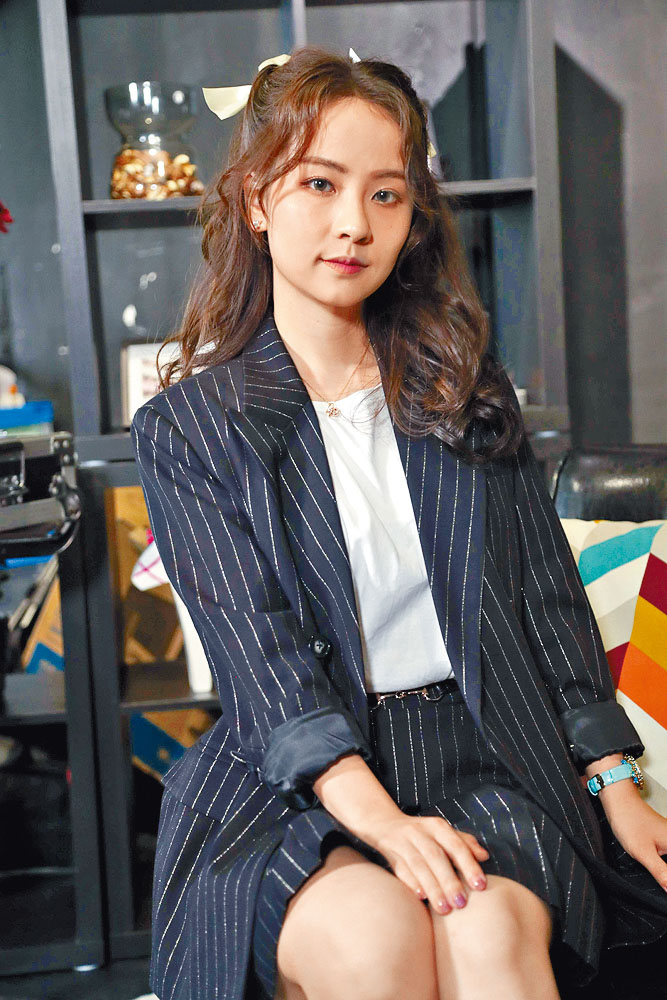 谷婭溦初出道時一度事業受挫，幸好她懂得將負能量轉化為創作靈感，終能谷底翻身。