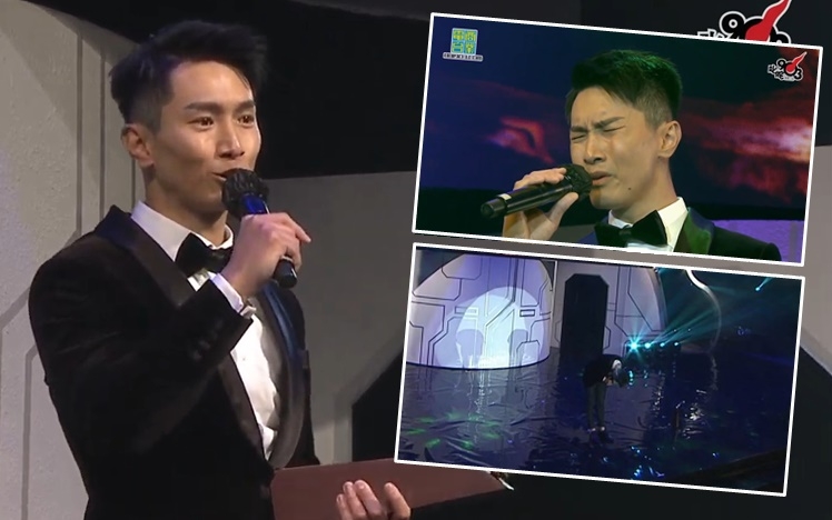 攞獎後自認唱歌屎的Jason演唱時，最終還是走音。