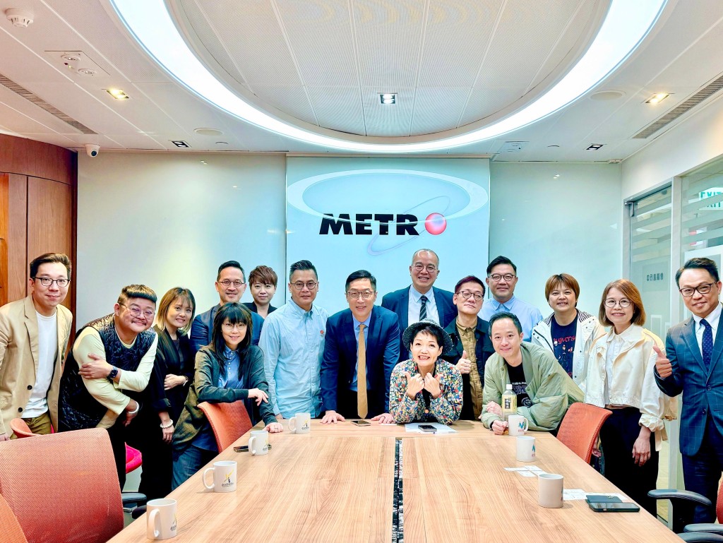 馬浚偉與新城高層跟來自環球、英皇、寰亞、Sony  Music、TVB高層開會。