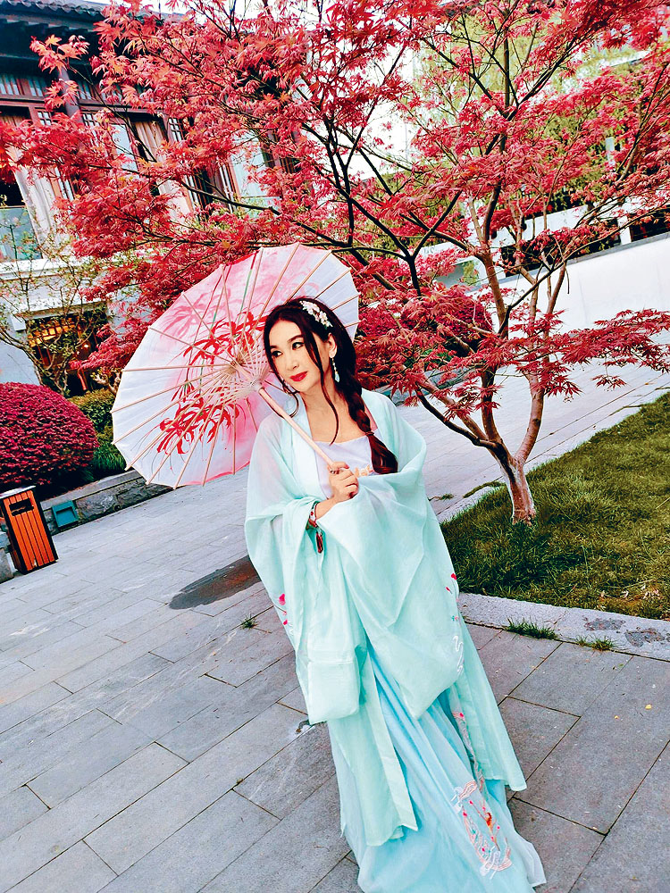 Irene一身漢代美女造型，甚有古典美。