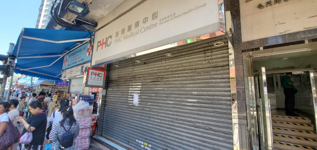 鄉事會路有部分店鋪提早拉閘。