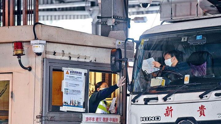 跨境貨車司機昨進行1212次核酸檢測,發現其中1人初陽。資料圖片