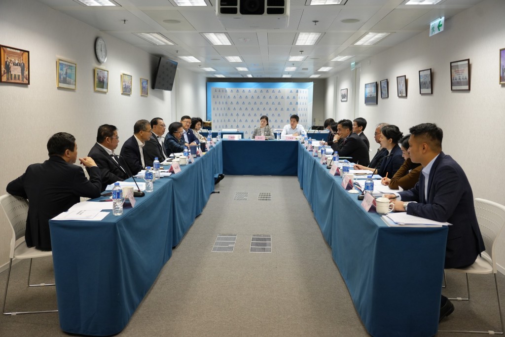 特首政策組拜訪再出發大聯盟。