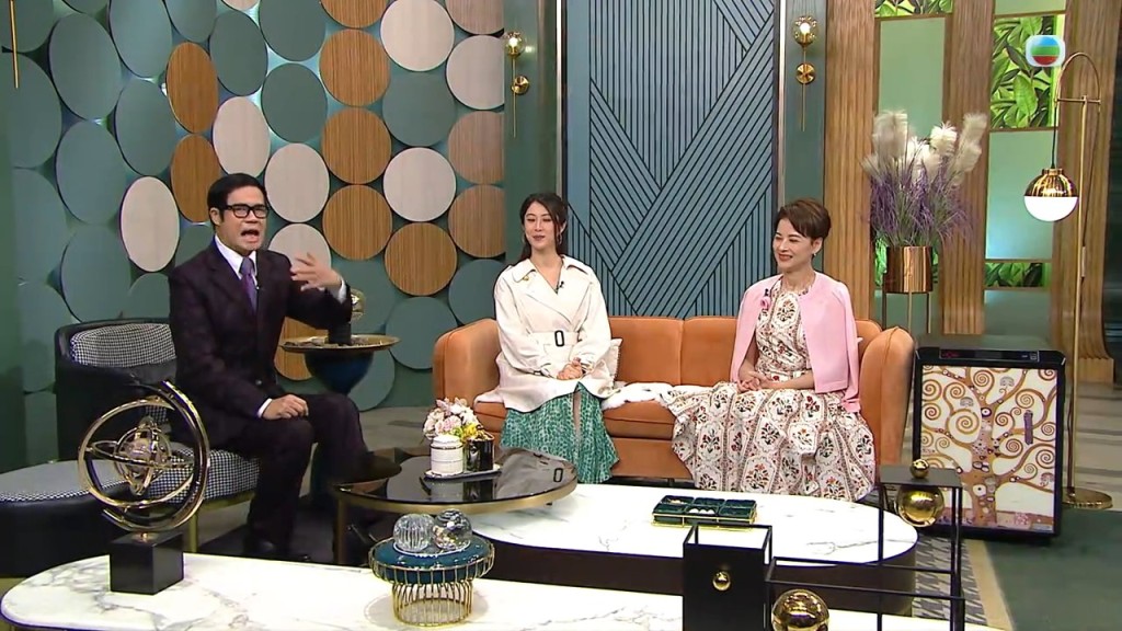 黎燕珊（右）昨日（28日）亮相TVB節目《流行都市》。
