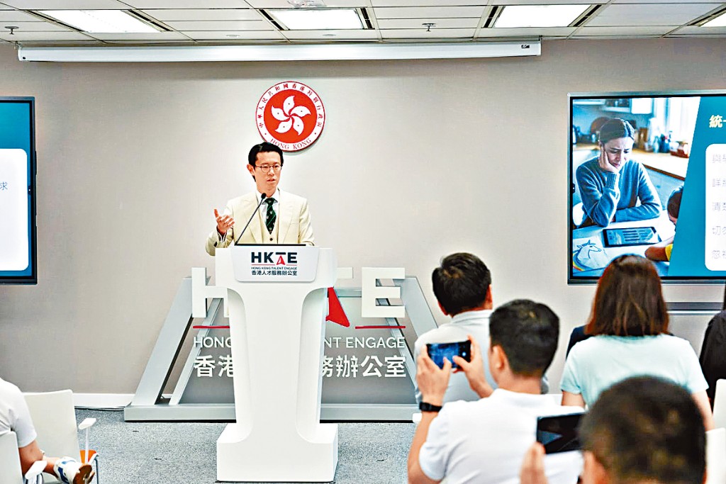 陳狄安向家長講授升中派位攻略。