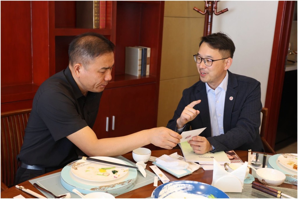 雙方在會上亦探討「聯合出海」合作模式。 雙方在會上亦探討「聯合出海」合作模式。