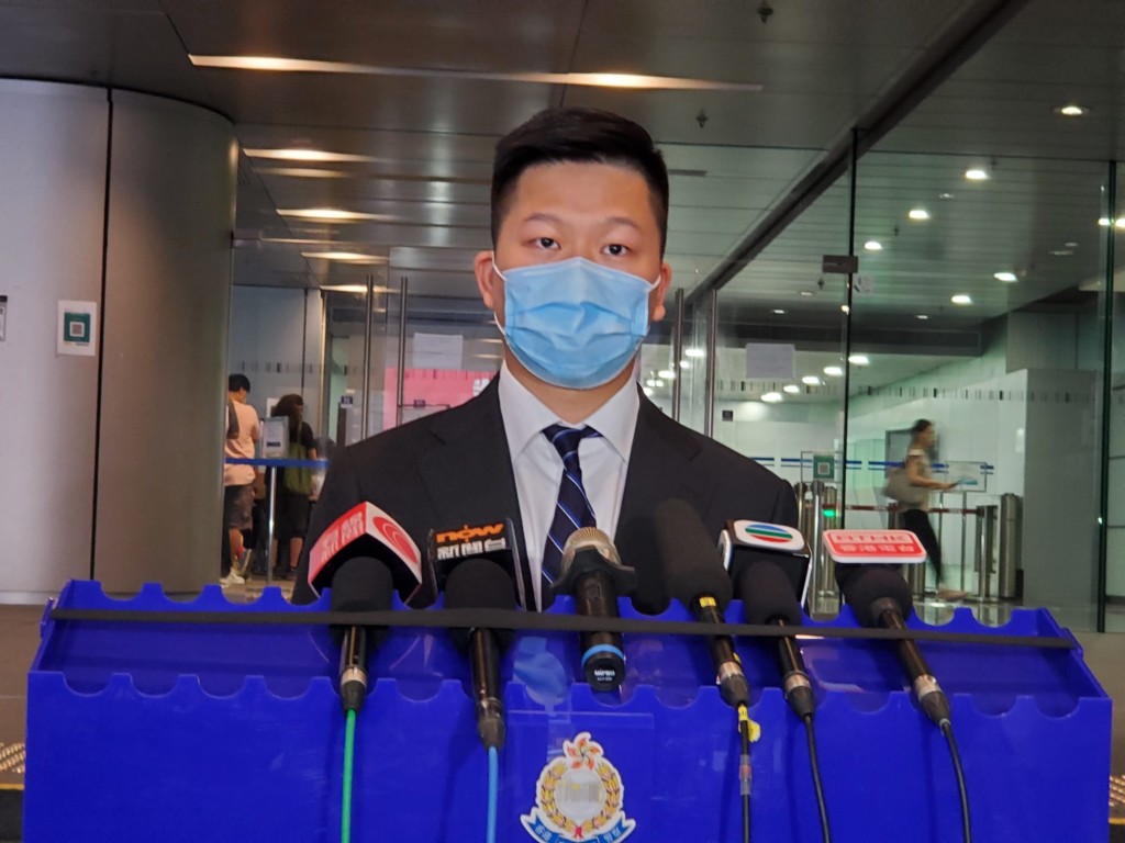 督察盧偉德講述拘捕行動經過。蔡楚輝攝