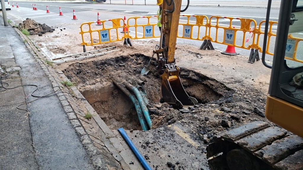 涉事為一個200毫米鹹水水掣,其連接至一道直徑900毫米主鹹水管道。立法會議員方國珊FB圖片 涉事為一個200毫米鹹水水掣,其連接至一道直徑900毫米主鹹水管道。立法會議員方國珊FB圖片