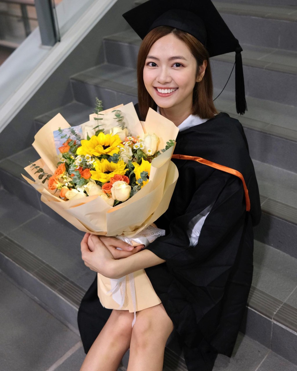 游嘉欣入读香港城市大学管理学系学士课程。