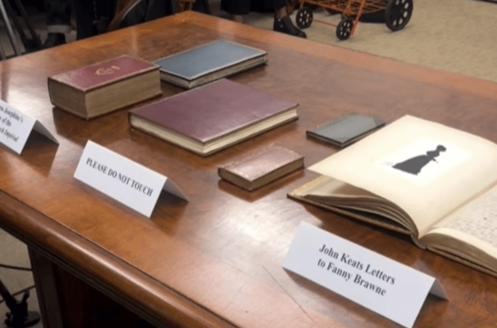 美國已故名門、前駐英大使惠特尼（John Hay Whitney）家族一批失蹤超過四十年的珍稀書籍，近日離奇重見天日。Manhattan District Attorney's Office Facebook