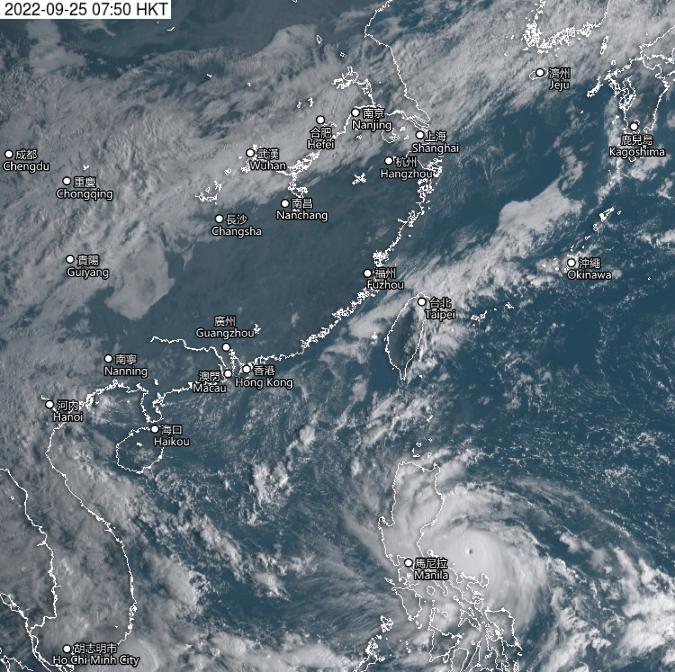 在上午八時，超強颱風奧鹿集結在馬尼拉以東約300公里，中心附近最高持續風速每小時210公里，預料向西移動，時速約22公里，移向呂宋一帶。