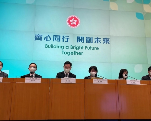 創科局局長薛永恒等人,講解《施政報告》關於創科的新政策措施。