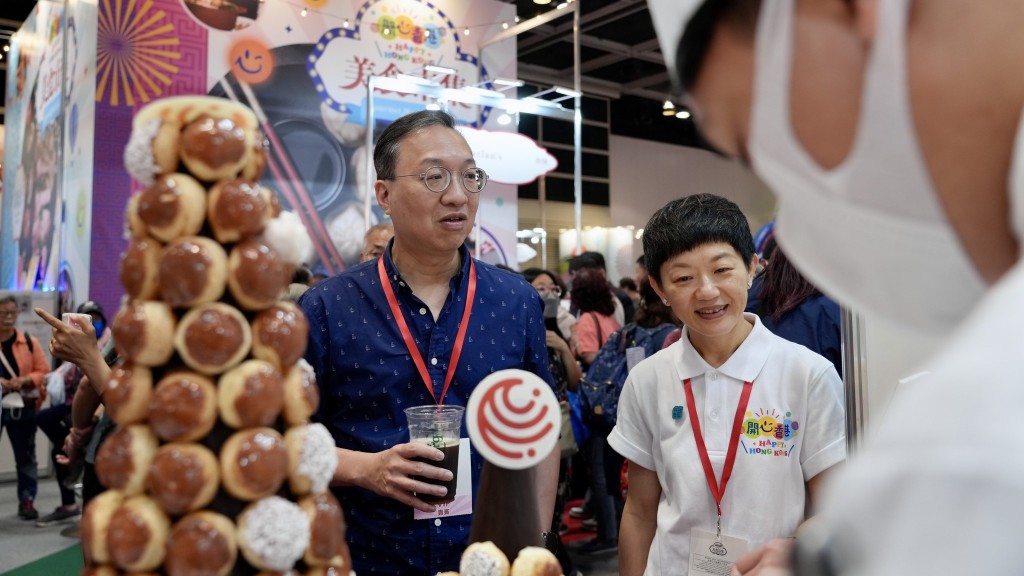 律政司司長林定國今早到灣仔會展美食市集一遊。林定國Fb圖片