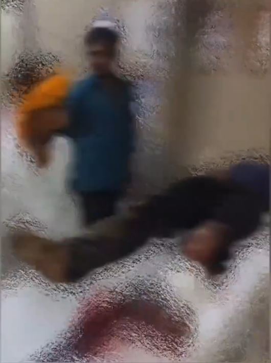 印度有醫院的當值醫生只顧吹冷氣睡覺，有傷者因失血過多死亡。微博＠錯番
