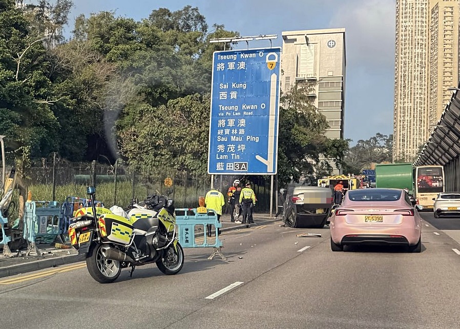 寶馬私家車反肚。讀者提供