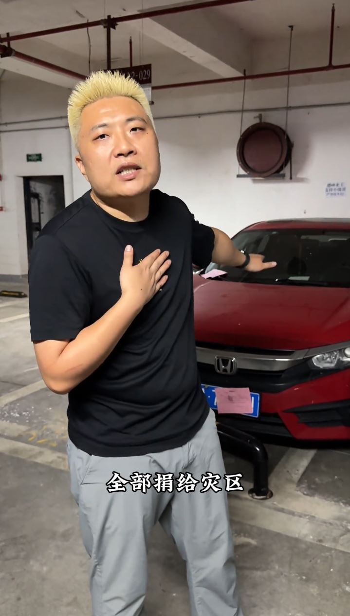 遭長沙體育局彭姓副處長囂張霸佔車位的事主，獲屋苑鄰居及網民力撐維權。