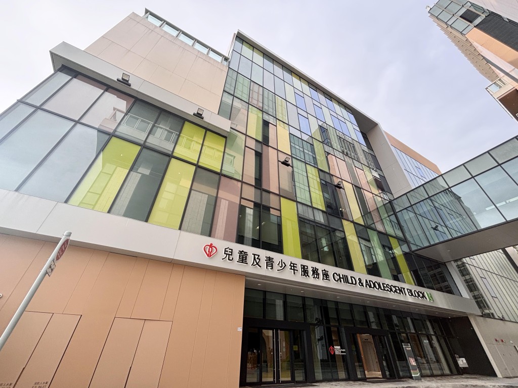 葵涌醫院亦增設全港首個「兒童及青少年服務座」。 葵涌醫院亦增設全港首個「兒童及青少年服務座」。